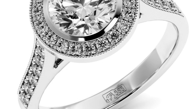 Sparkle Without the Price Tag: The Allure of Moissanite Engagement Rings
